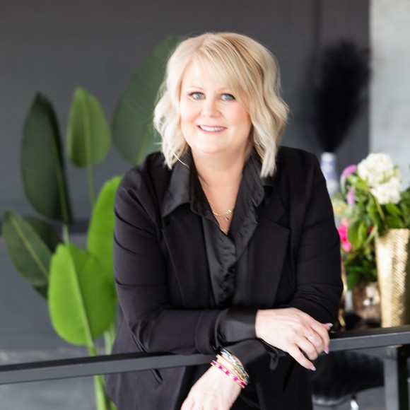 Meet your Posher, Glenda - Picture 1 of 1